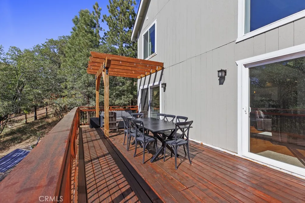 1198 Bruin Trail Fawnskin, CA 92333