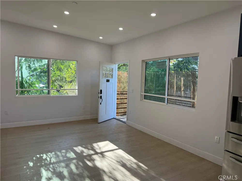 7035 RHEA Reseda, CA 91335