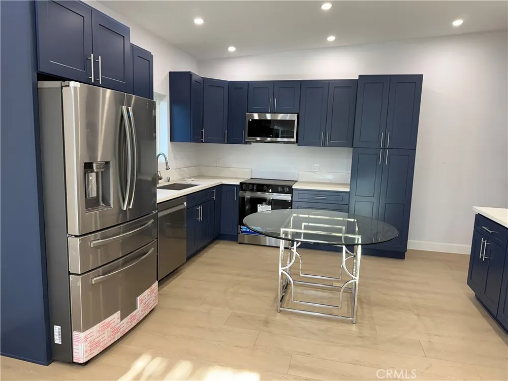 7035 RHEA Reseda, CA 91335