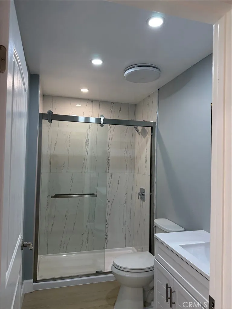7035 RHEA Reseda, CA 91335
