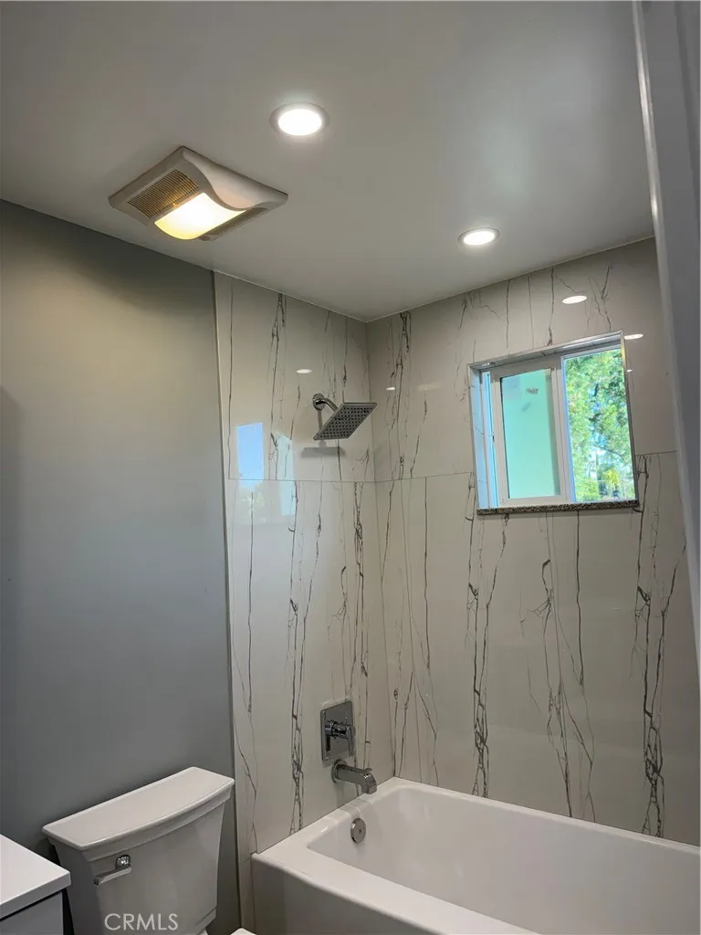 7035 RHEA Reseda, CA 91335