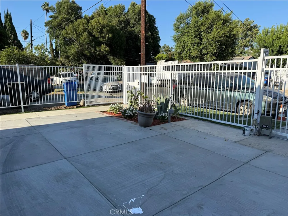 7035 RHEA Reseda, CA 91335