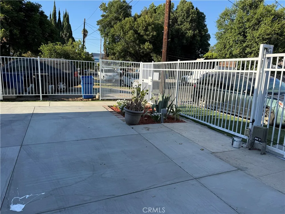 7035 RHEA Reseda, CA 91335