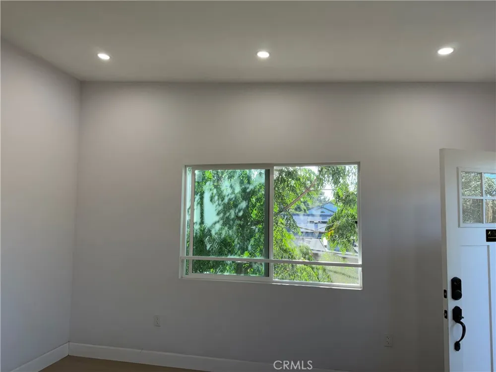 7035 RHEA Reseda, CA 91335