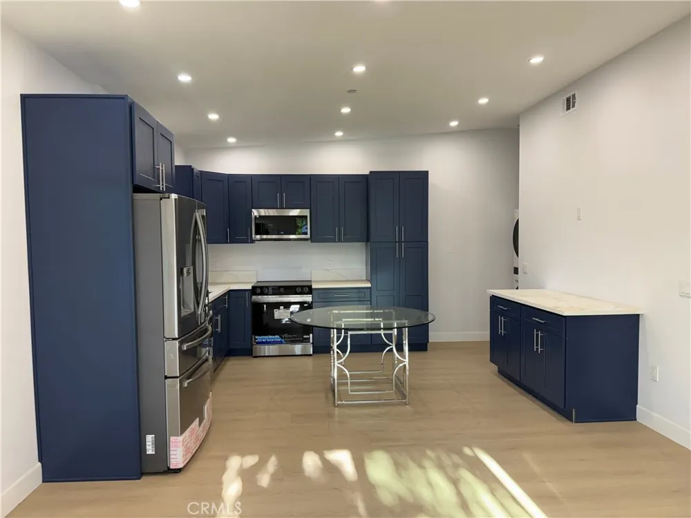 7035 RHEA Reseda, CA 91335