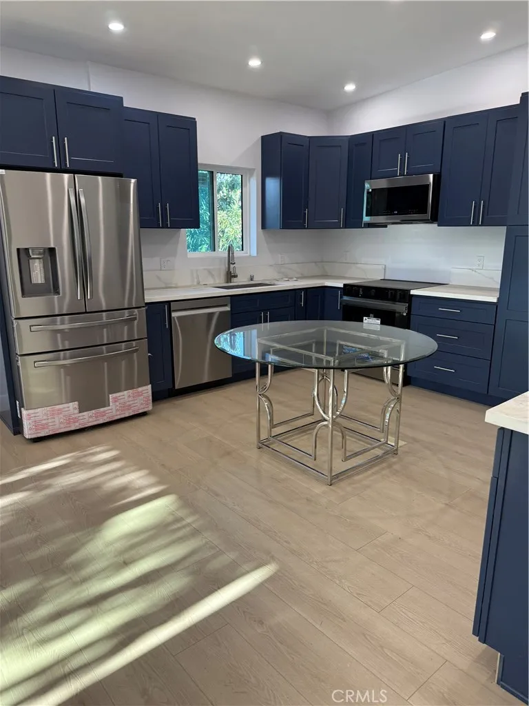 7035 RHEA Reseda, CA 91335