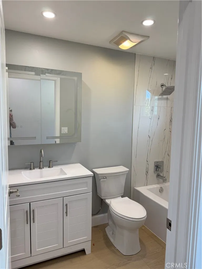 7035 RHEA Reseda, CA 91335