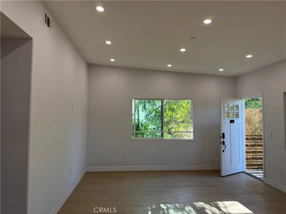7035 RHEA Reseda, CA 91335