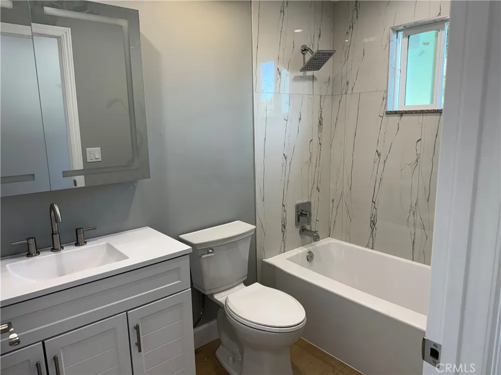 7035 RHEA Reseda, CA 91335