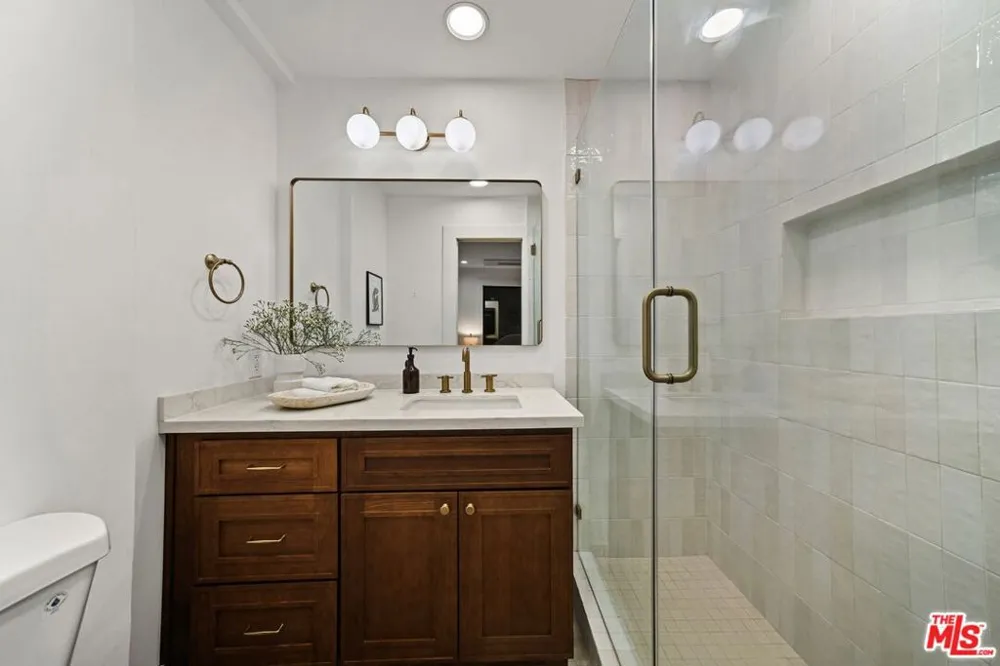 645 Luton Drive Glendale, CA 91206