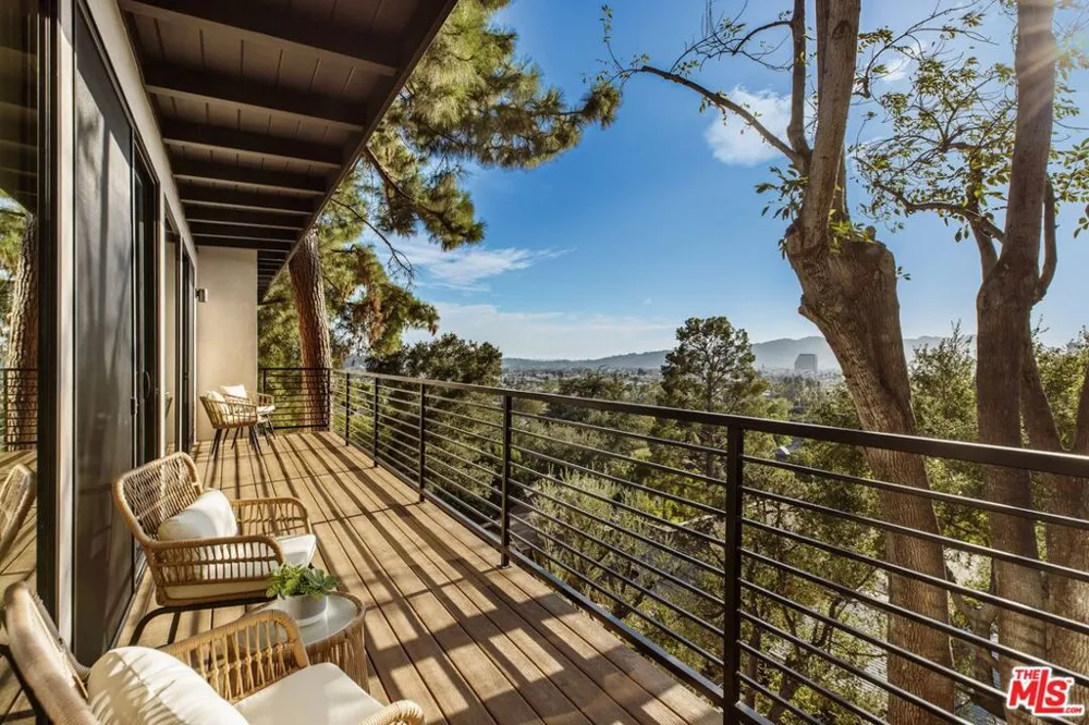 645 Luton Drive Glendale, CA 91206