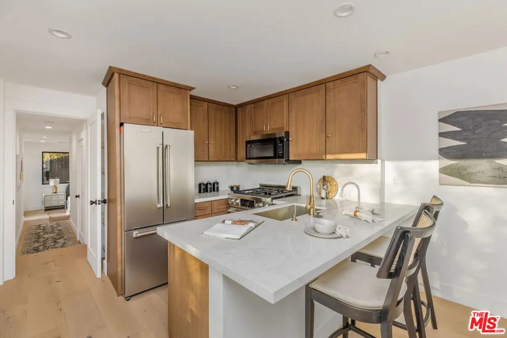 645 Luton Drive Glendale, CA 91206