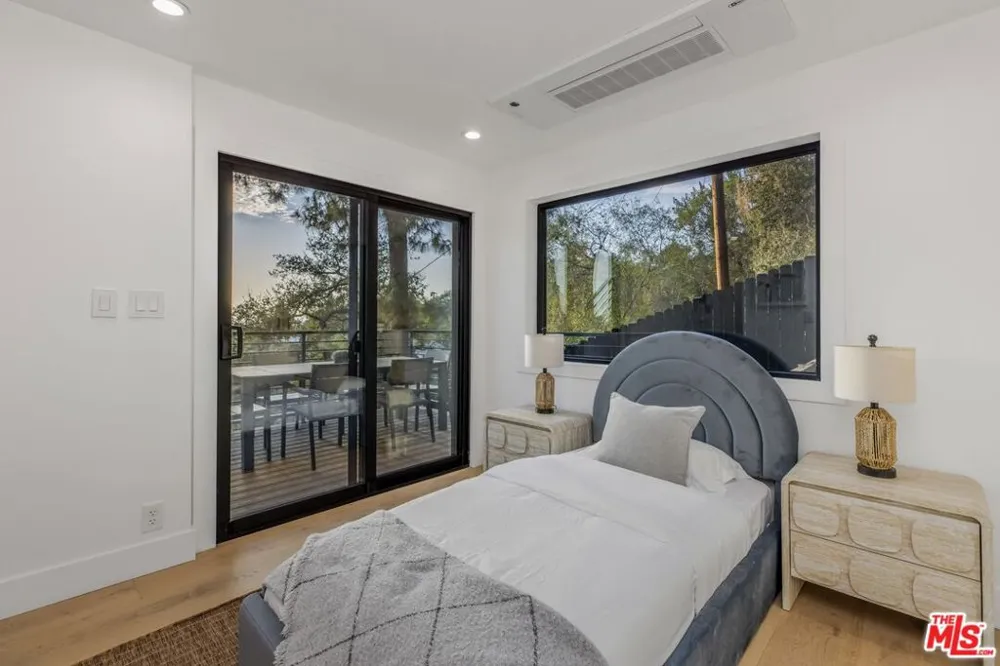 645 Luton Drive Glendale, CA 91206