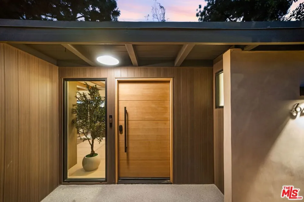 645 Luton Drive Glendale, CA 91206