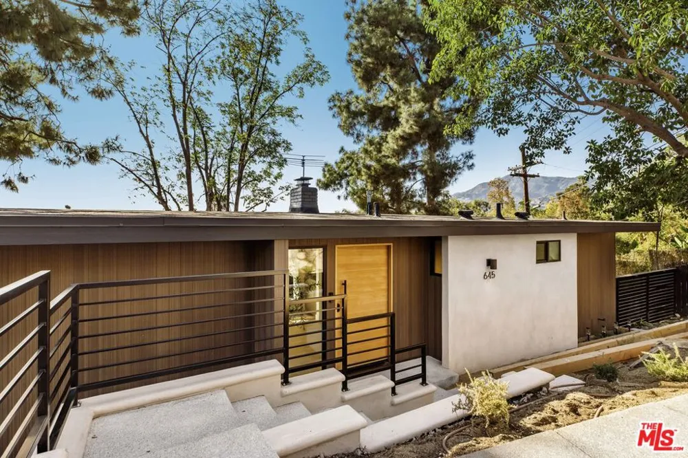 645 Luton Drive Glendale, CA 91206