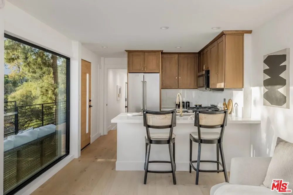 645 Luton Drive Glendale, CA 91206