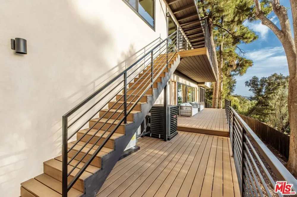 645 Luton Drive Glendale, CA 91206