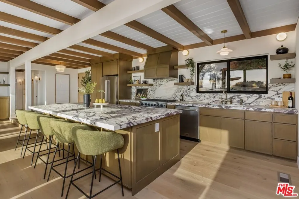 645 Luton Drive Glendale, CA 91206