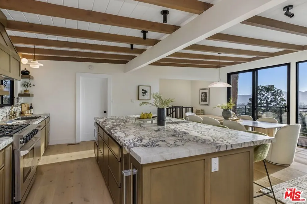 645 Luton Drive Glendale, CA 91206