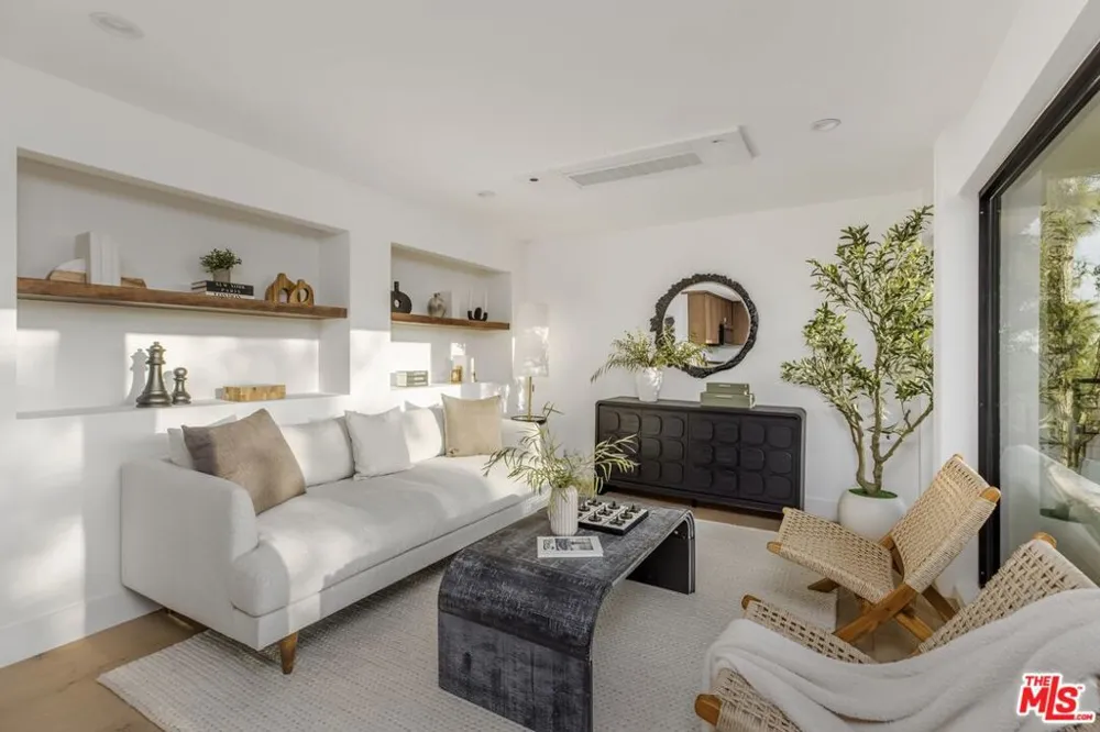 645 Luton Drive Glendale, CA 91206