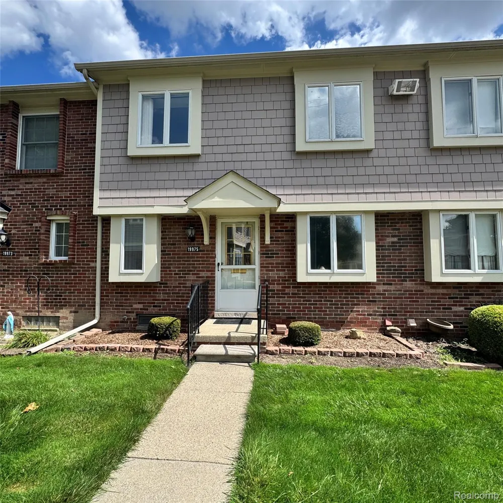 19975 S Great Oaks Circle Clinton Charter Township, MI 48036