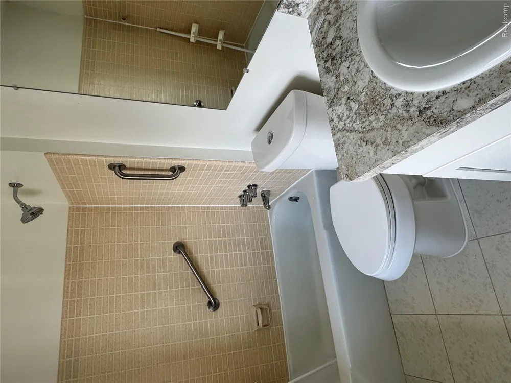 19975 S Great Oaks Circle Clinton Charter Township, MI 48036