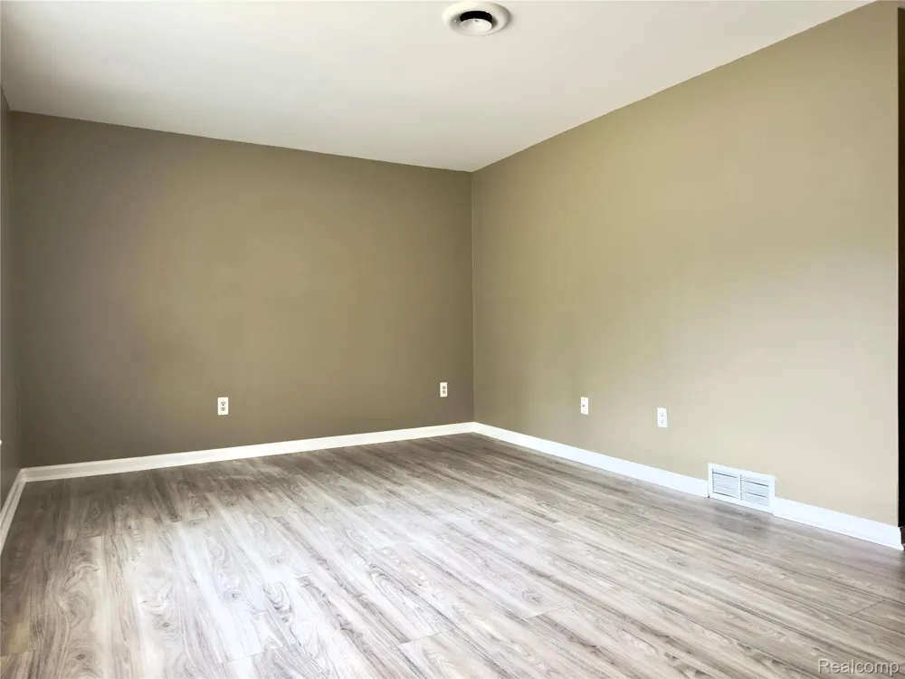 308 Rochester Road Clawson City, MI 48017
