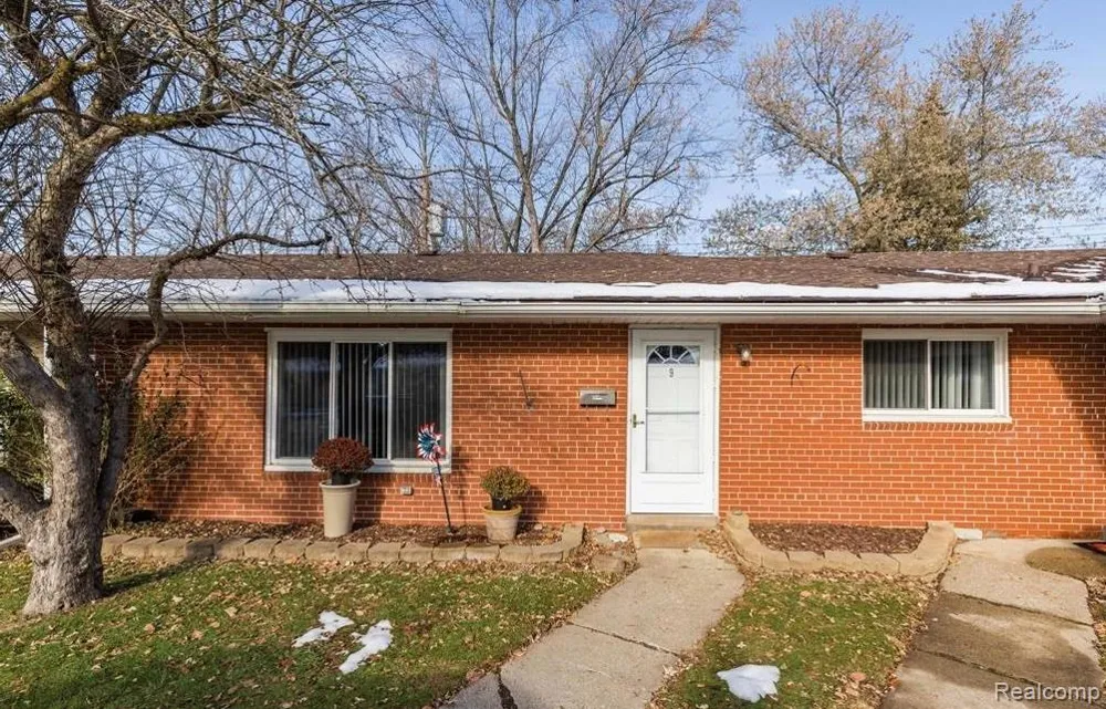 308 Rochester Road Clawson City, MI 48017