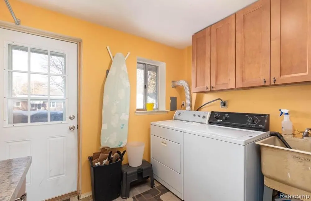308 Rochester Road Clawson City, MI 48017