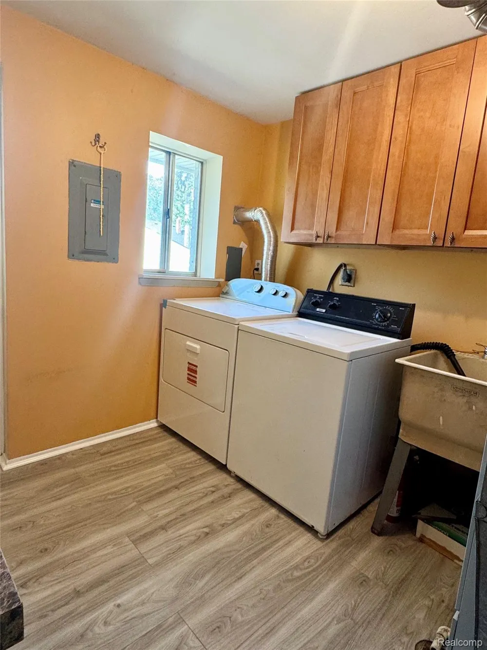 308 Rochester Road Clawson City, MI 48017