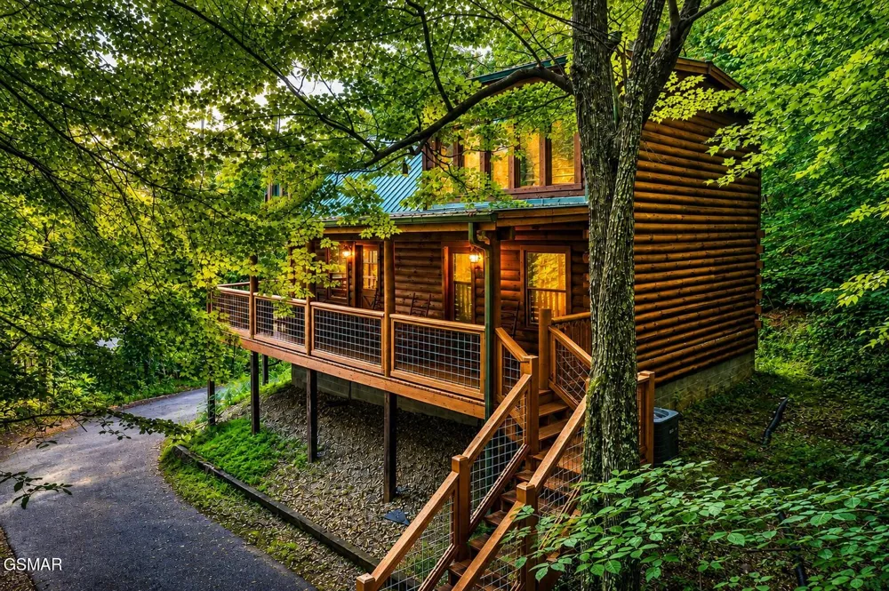 1908 Rhododendron Lane Sevierville, TN 37876