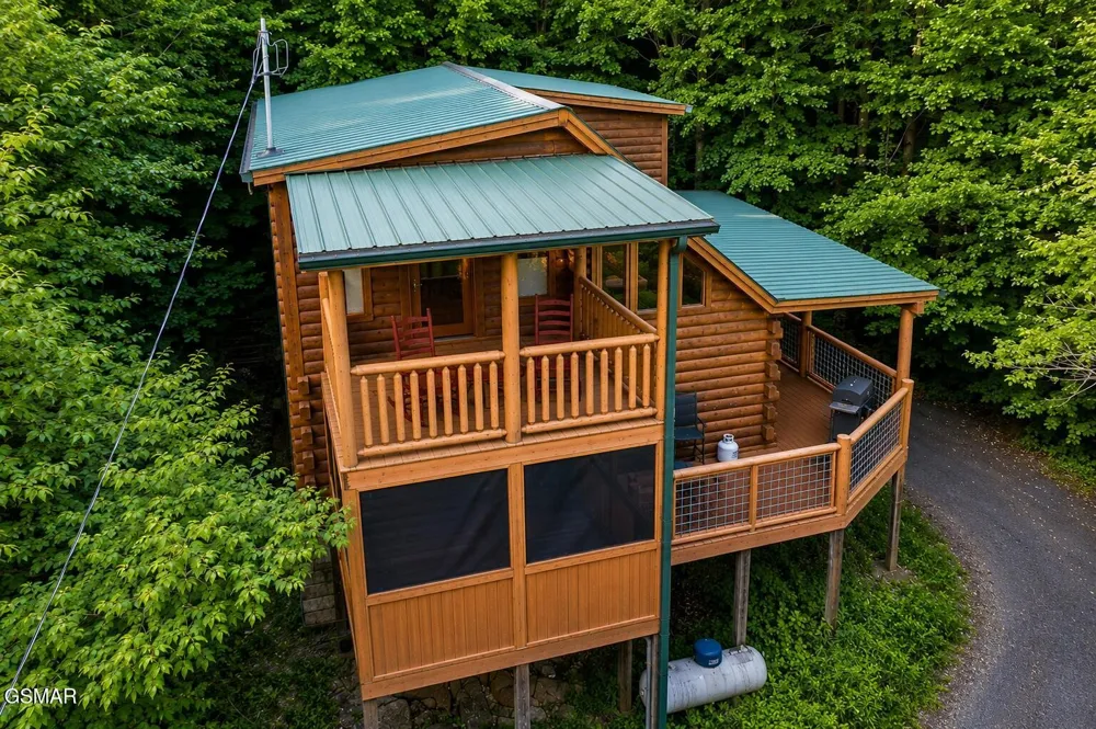 1908 Rhododendron Lane Sevierville, TN 37876
