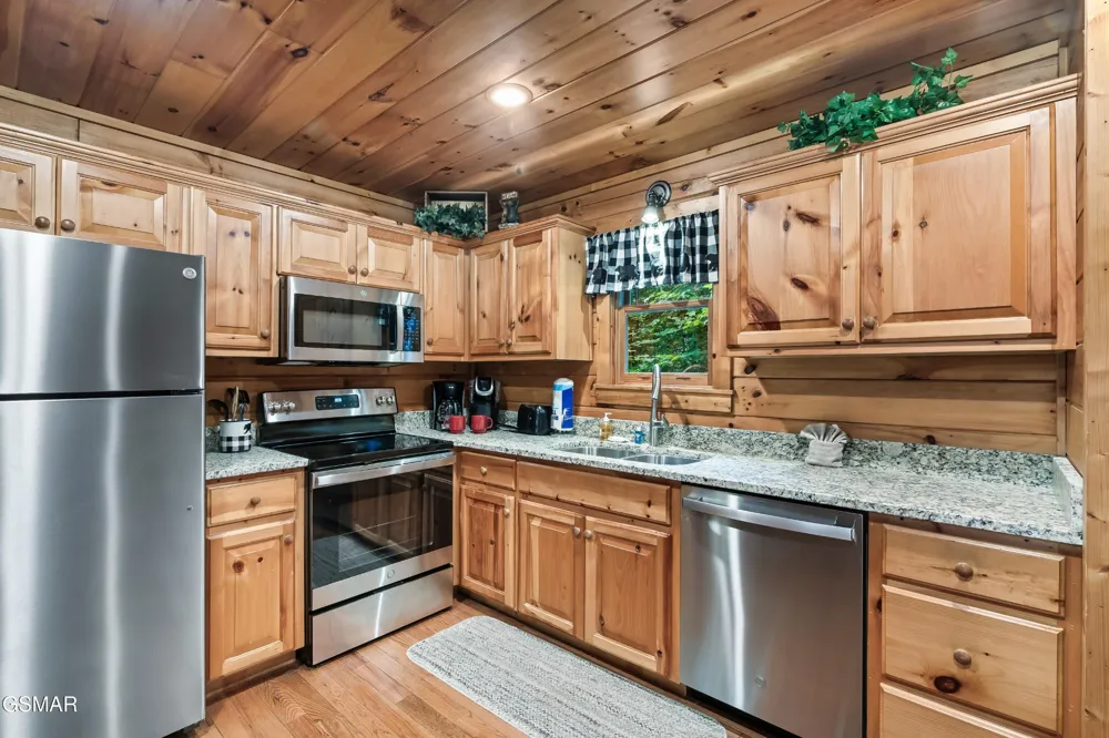 1908 Rhododendron Lane Sevierville, TN 37876