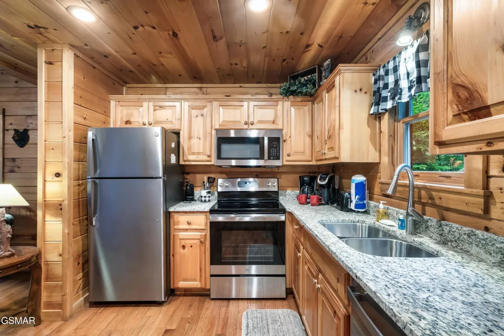 1908 Rhododendron Lane Sevierville, TN 37876