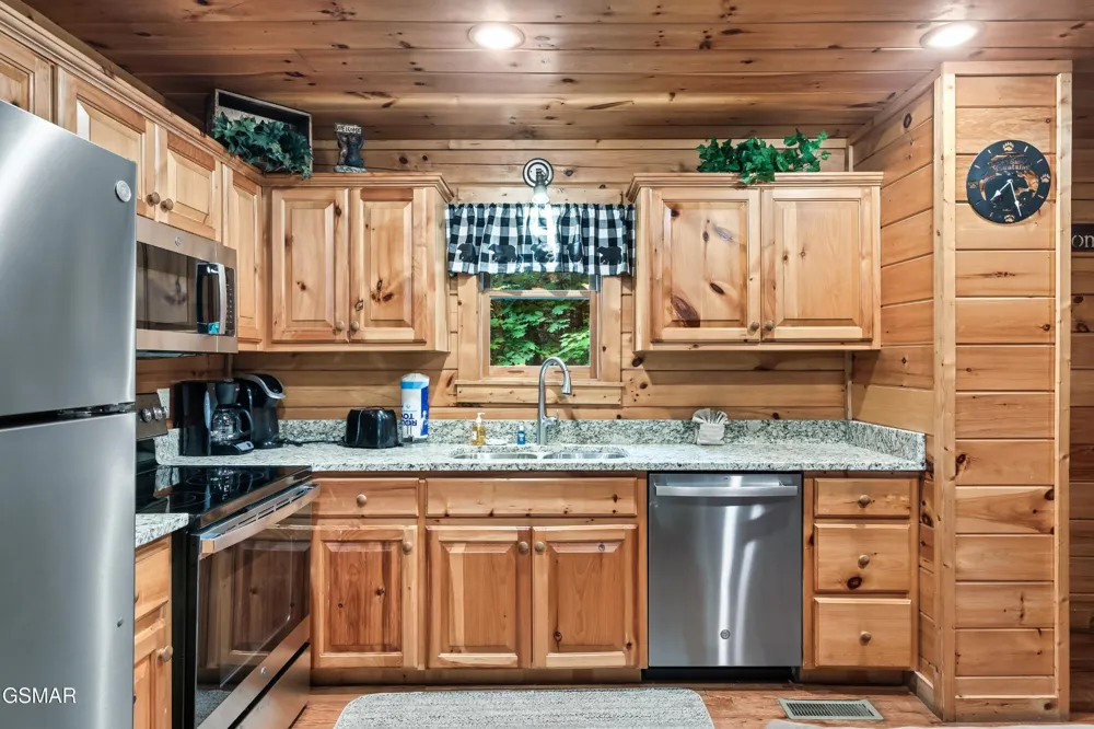 1908 Rhododendron Lane Sevierville, TN 37876