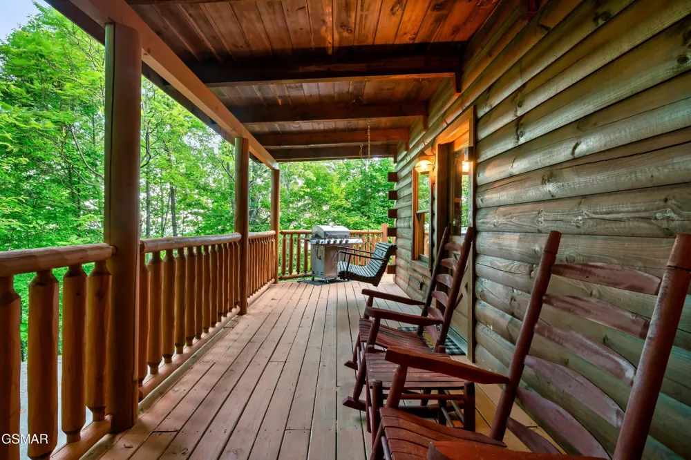 1908 Rhododendron Lane Sevierville, TN 37876