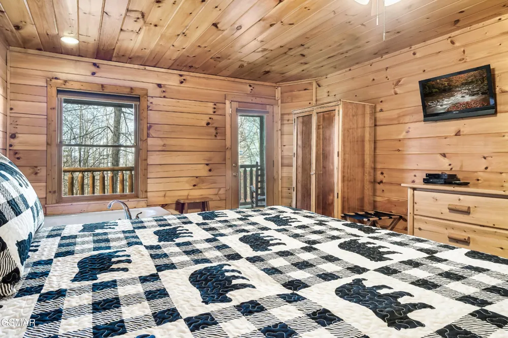 1908 Rhododendron Lane Sevierville, TN 37876
