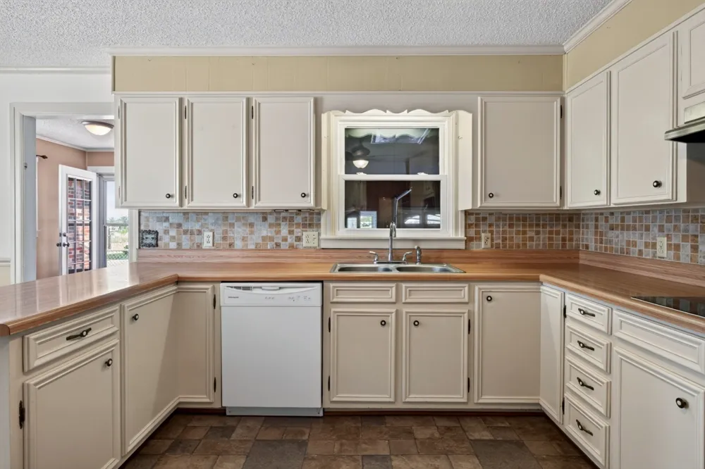 2085 Short Mountain Hwy Smithville, TN 37166