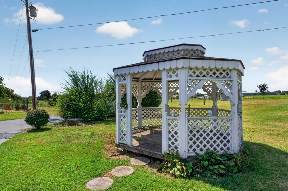 2085 Short Mountain Hwy Smithville, TN 37166