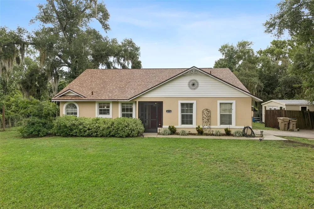 30724 FAIRVIEW AVENUE Tavares, FL 32778