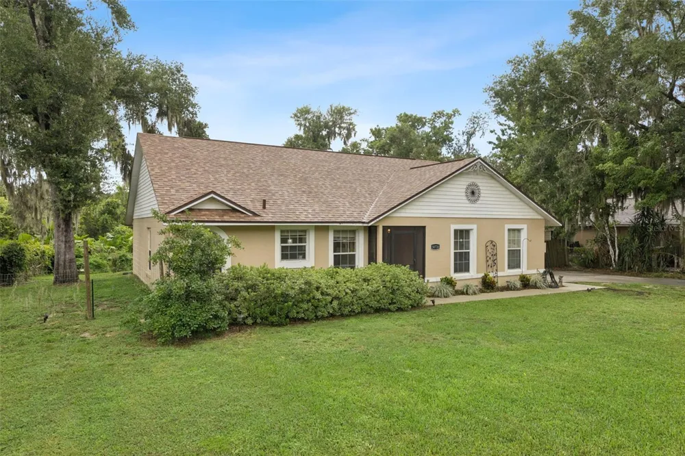 30724 FAIRVIEW AVENUE Tavares, FL 32778