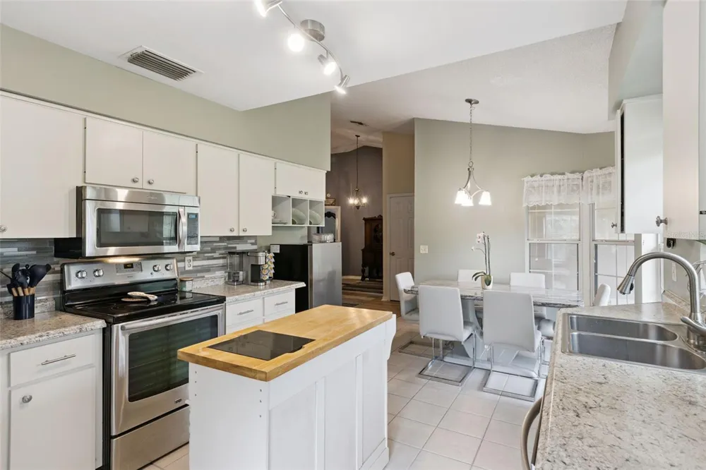 30724 FAIRVIEW AVENUE Tavares, FL 32778