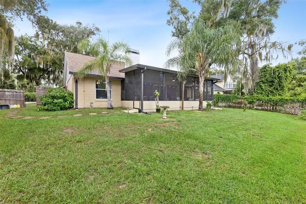 30724 FAIRVIEW AVENUE Tavares, FL 32778