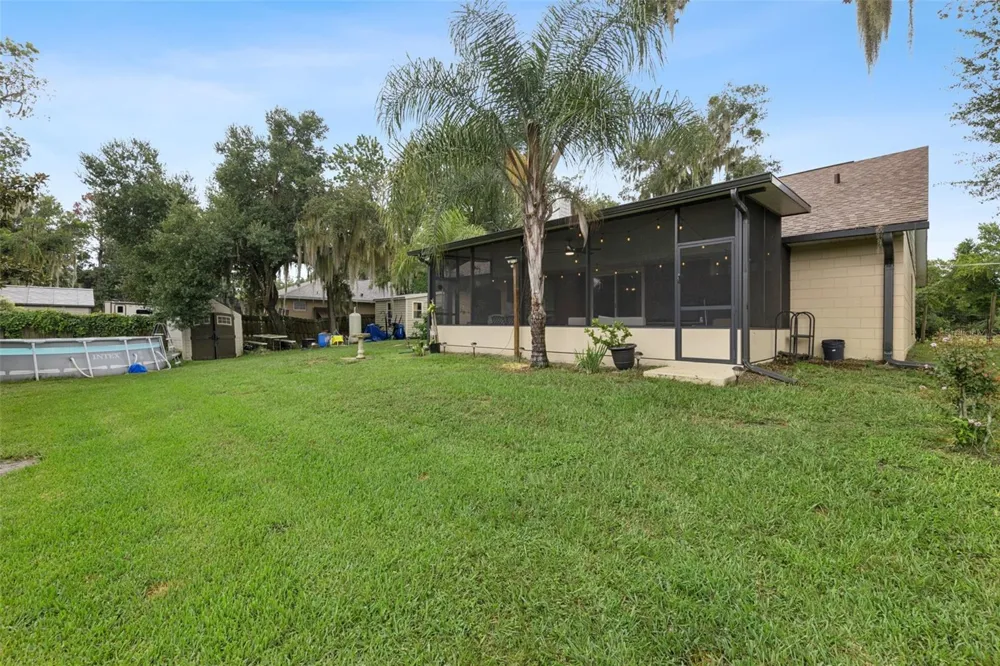 30724 FAIRVIEW AVENUE Tavares, FL 32778