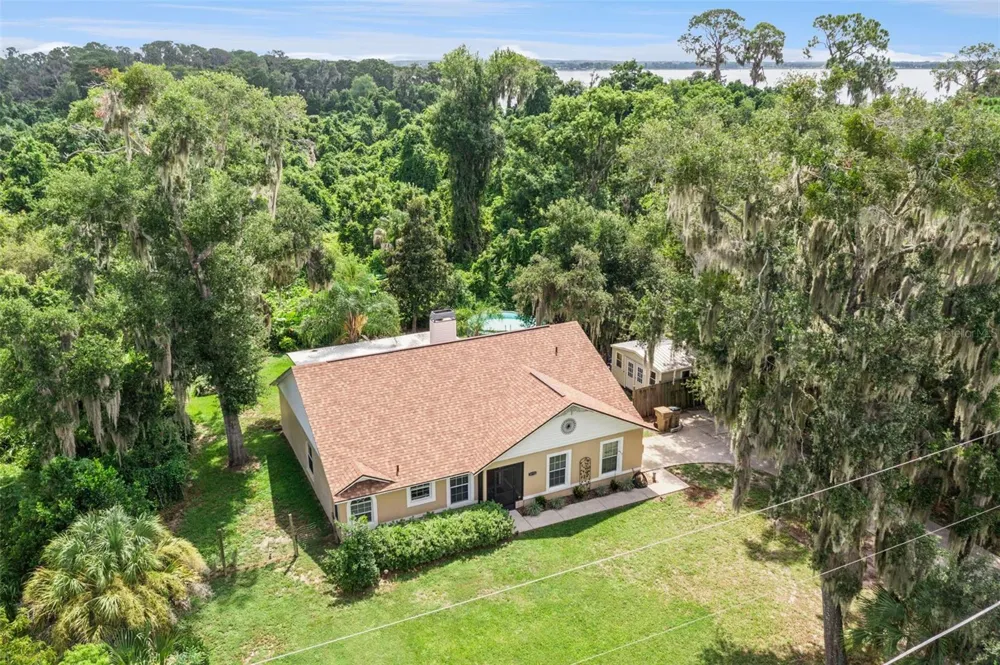 30724 FAIRVIEW AVENUE Tavares, FL 32778