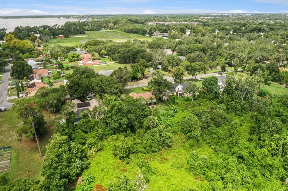 30724 FAIRVIEW AVENUE Tavares, FL 32778