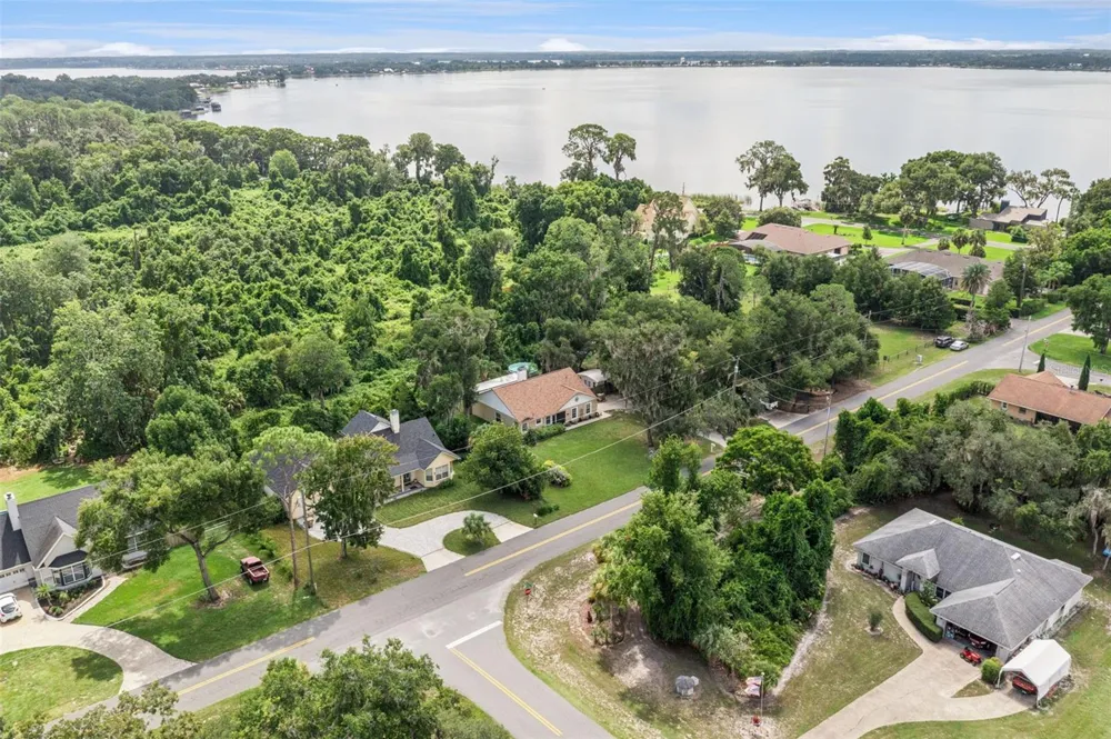 30724 FAIRVIEW AVENUE Tavares, FL 32778