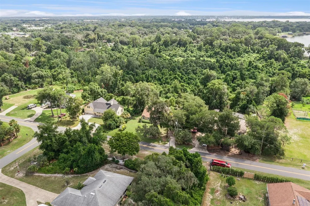 30724 FAIRVIEW AVENUE Tavares, FL 32778
