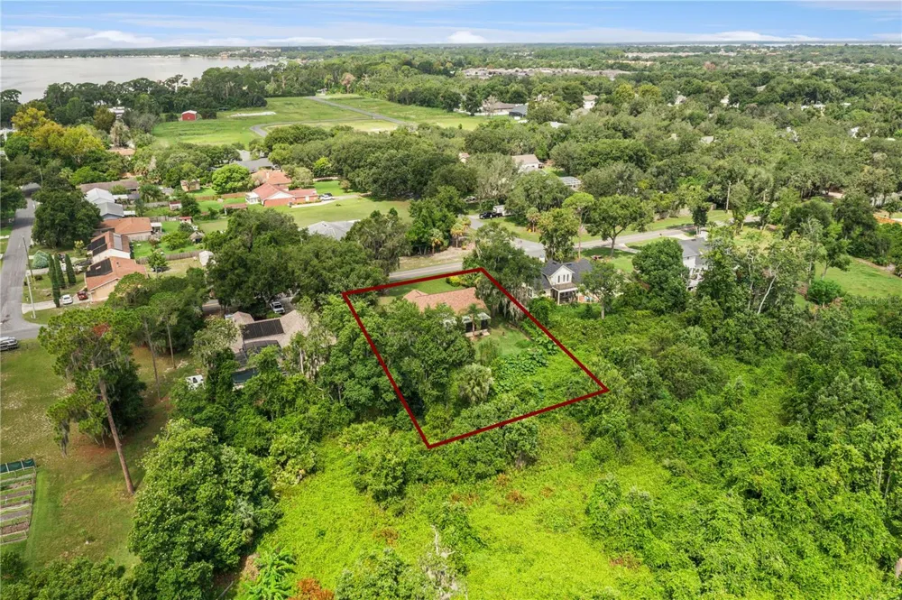 30724 FAIRVIEW AVENUE Tavares, FL 32778