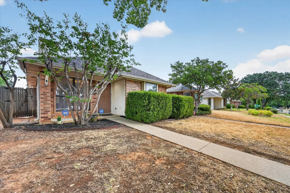 753 Red Oak Drive Lewisville, TX 75067